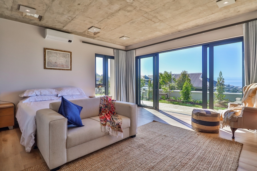 4 Bedroom Property for Sale in Whale Rock Hill Western Cape